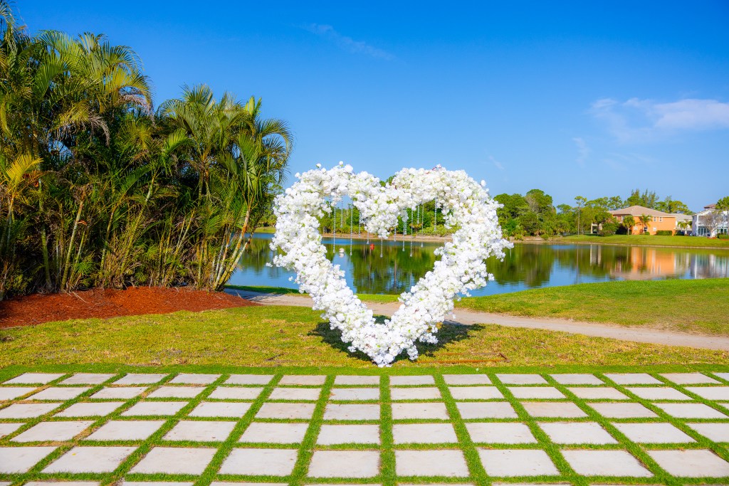 Elopement, palm trees, wedding venue, elope, Florida elopement venue, how to elope, when to elope, beach venue, country club venue, waterfront wedding venue, how to plan an elopement